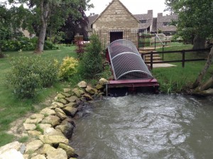 Archimedes screw turbine on River Windrush at Old Swan & Minster MIl Hotel